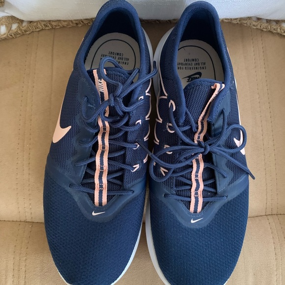 Like new Nike racer running shoes - Picture 3 of 7